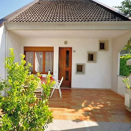 Enjoy Your Vacation In A Peaceful And Quiet With Garden Hotel