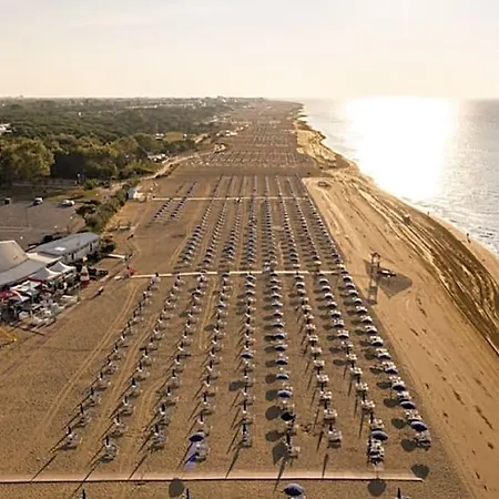 Hotel Enjoy Your Vacation In A Peaceful And Quiet With Garden Bibione
